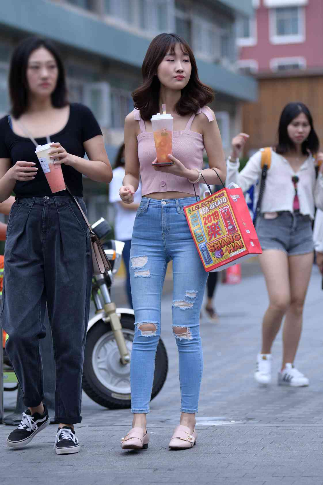 图片[2]-【免费】紧身牛仔裤女生【18P】04014-喵咪图库
