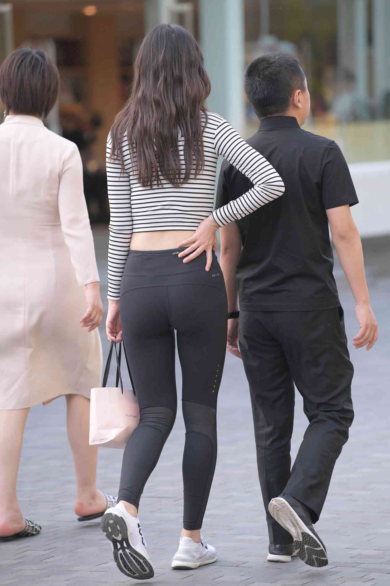 图片[3]-【免费】逛街的瑜伽裤女人【23P】04033-喵咪图库