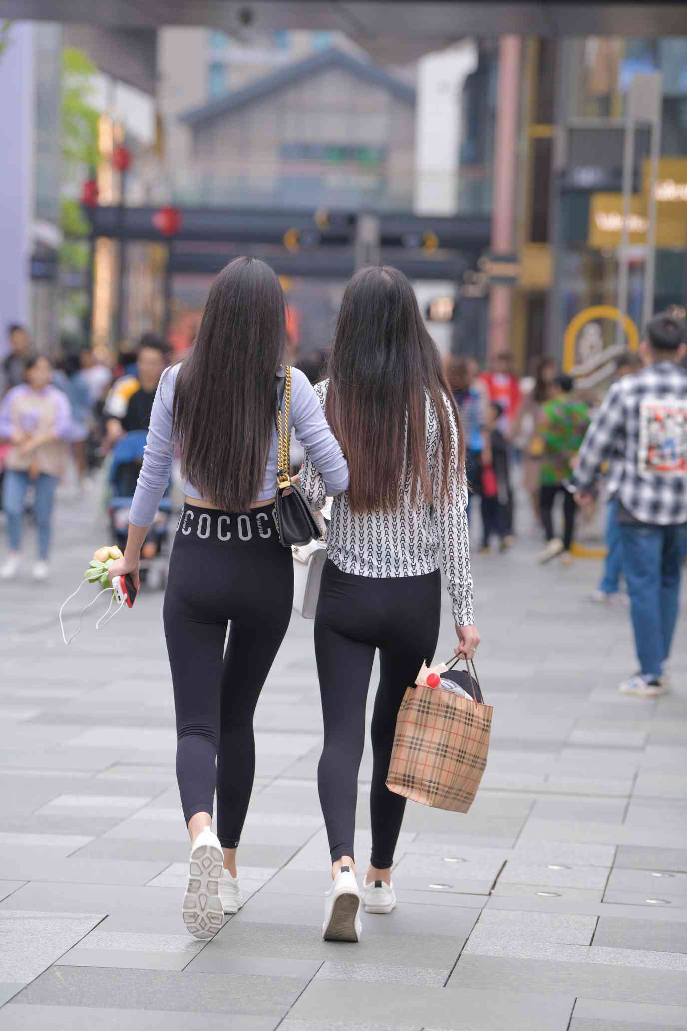 图片[4]-【免费】逛街的两个瑜伽裤姑娘【40P】04030-喵咪图库