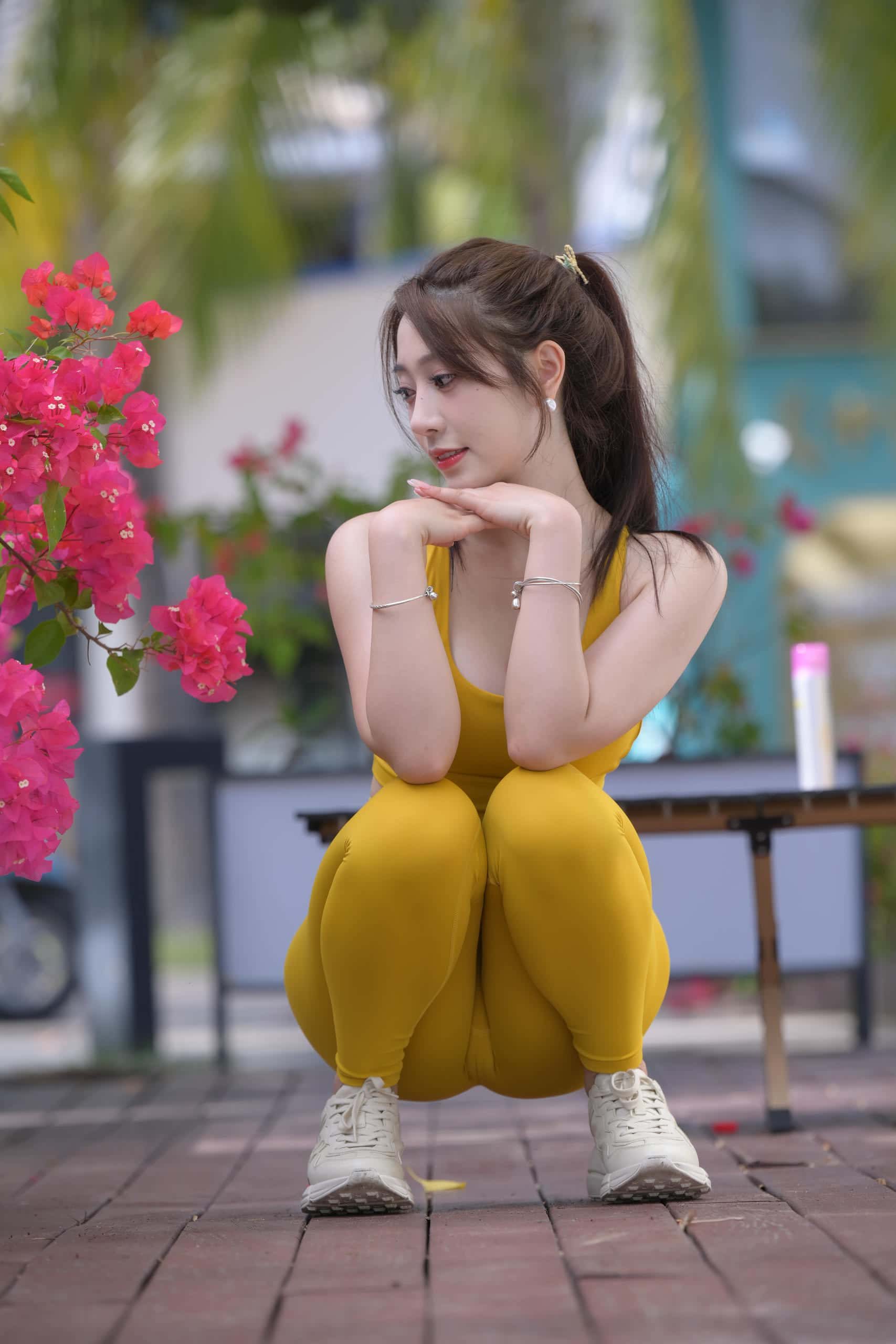 图片[1]-长相甜美的瑜伽裤女孩【695P】DM6305-喵咪图库