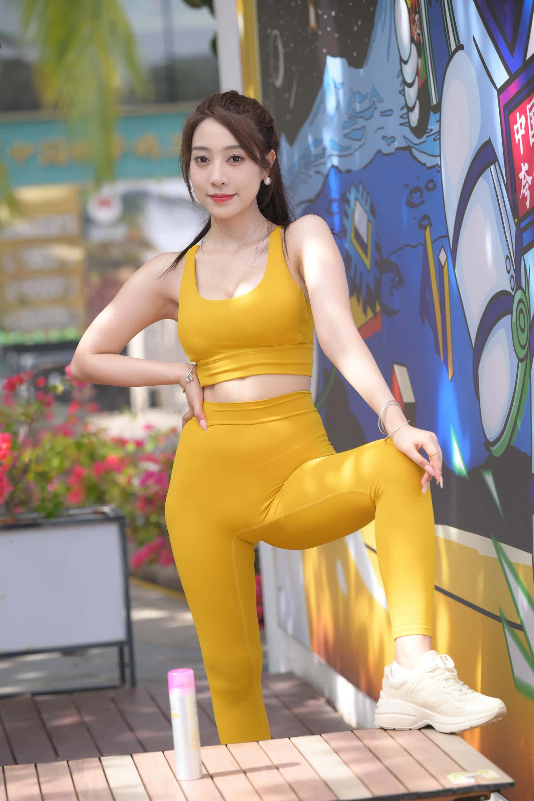 图片[2]-长相甜美的瑜伽裤女孩【695P】DM6305-喵咪图库
