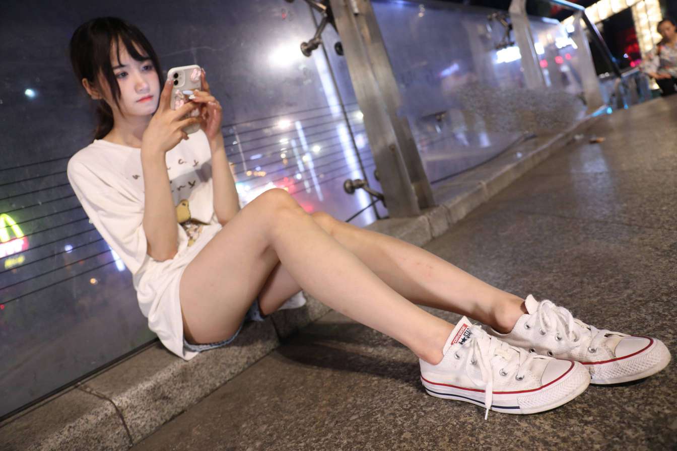 图片[3]-KTV里唱歌的长腿帆布鞋女孩【102P】20015-喵咪图库
