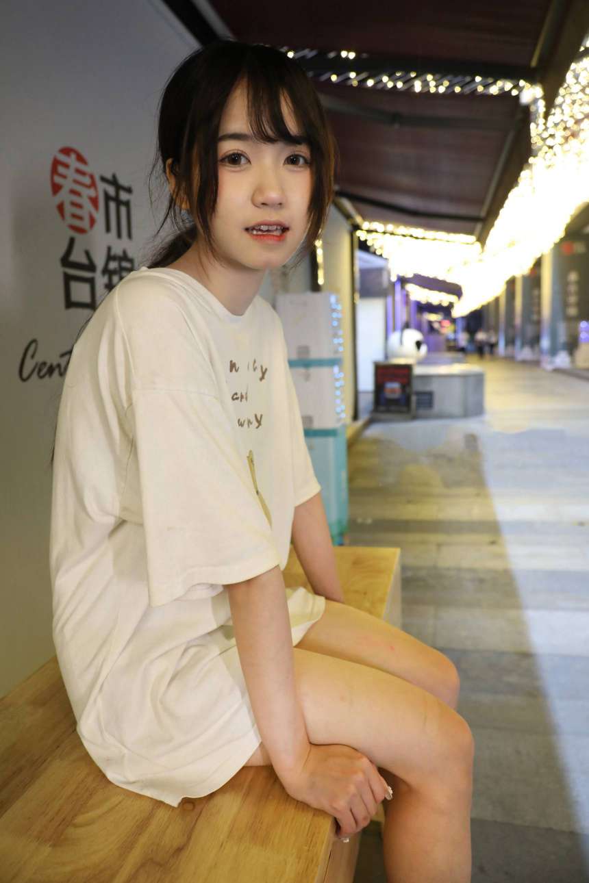图片[4]-KTV里唱歌的长腿帆布鞋女孩【102P】20015-喵咪图库