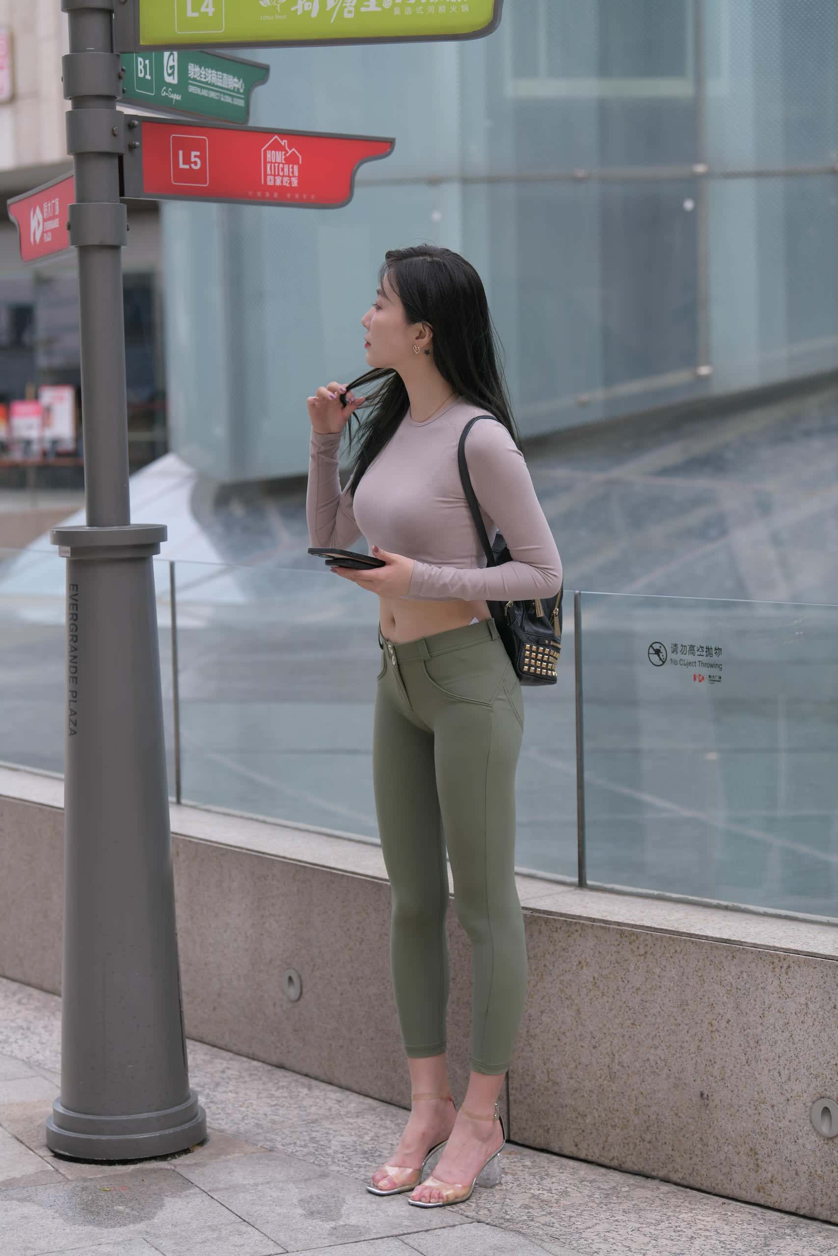 图片[2]-紧身牛仔裤身材很好的女人【529P】J2060-喵咪图库