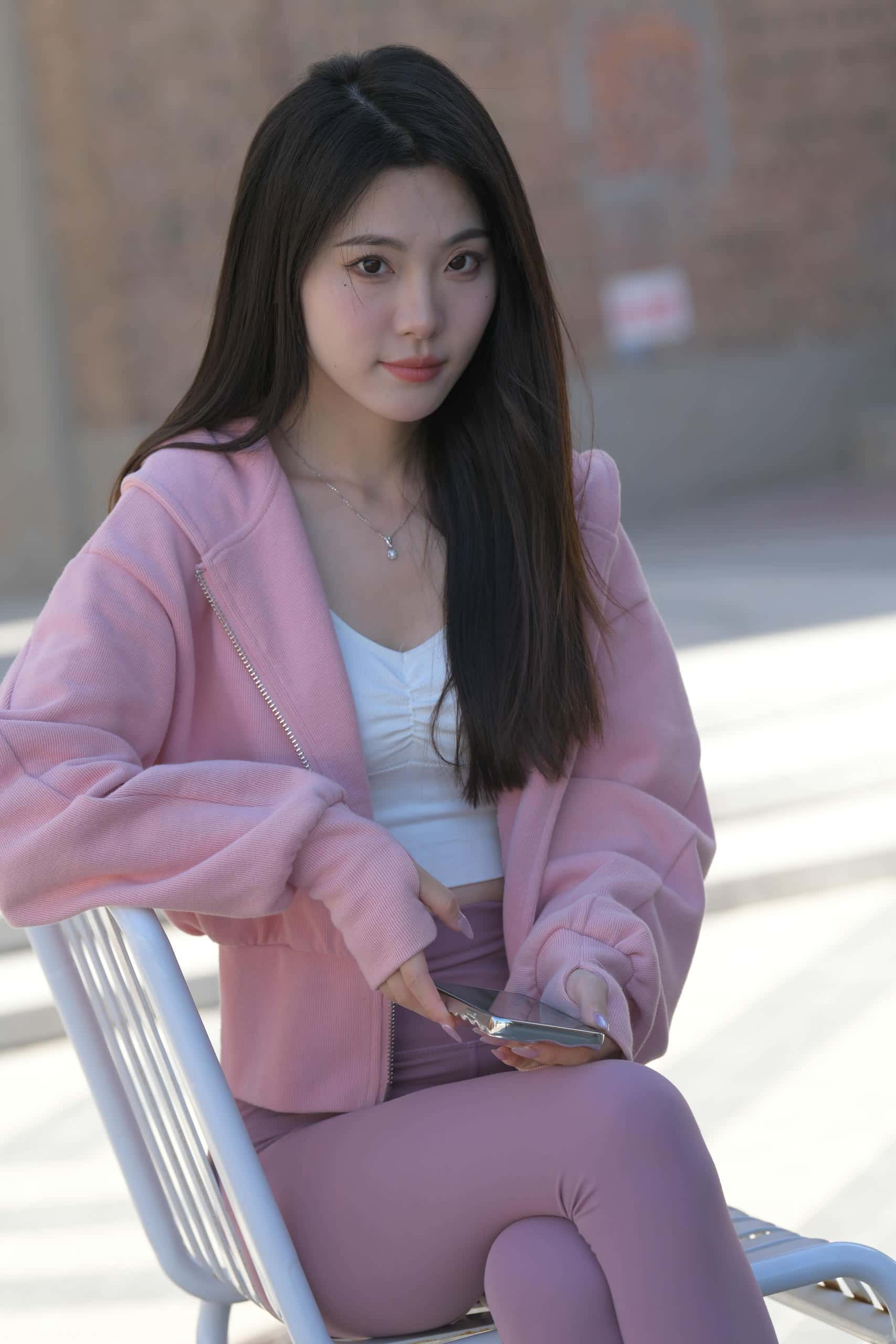 图片[1]-在外面拍照的粉色系女孩【653P】J6238-喵咪图库