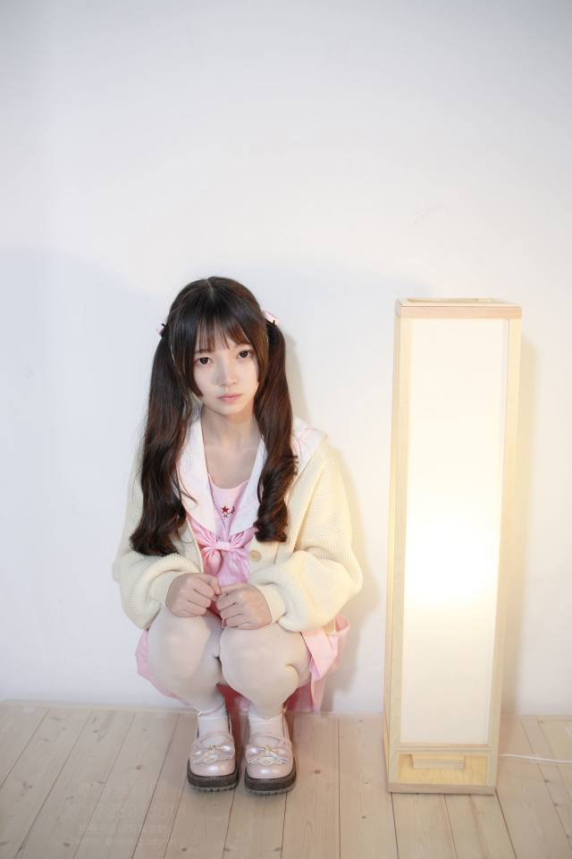 图片[2]-好像有什么心事的白丝双马尾女孩【59P】20022-喵咪图库