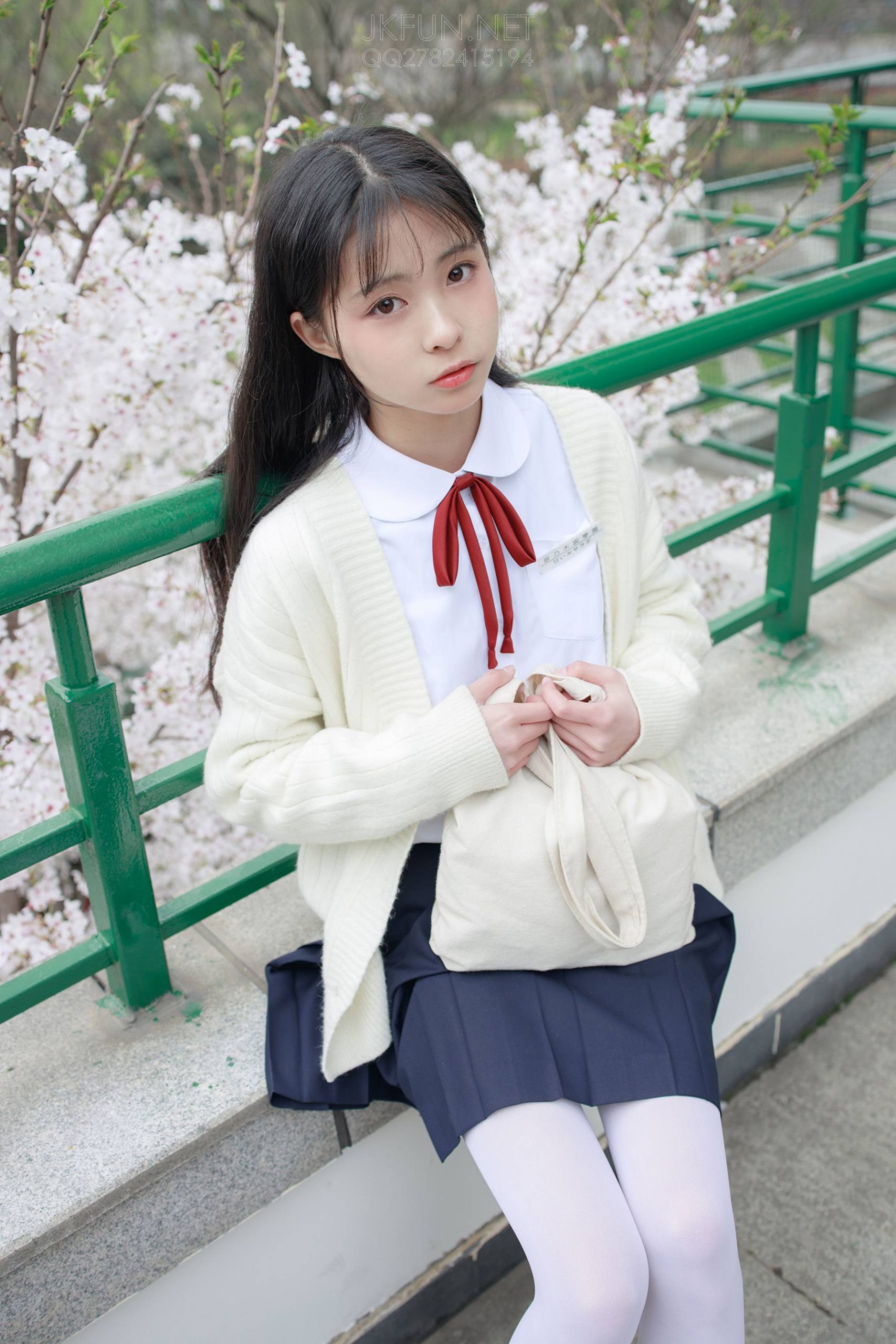 图片[1]-甜美可人的白丝姑娘【127P】20011-喵咪图库