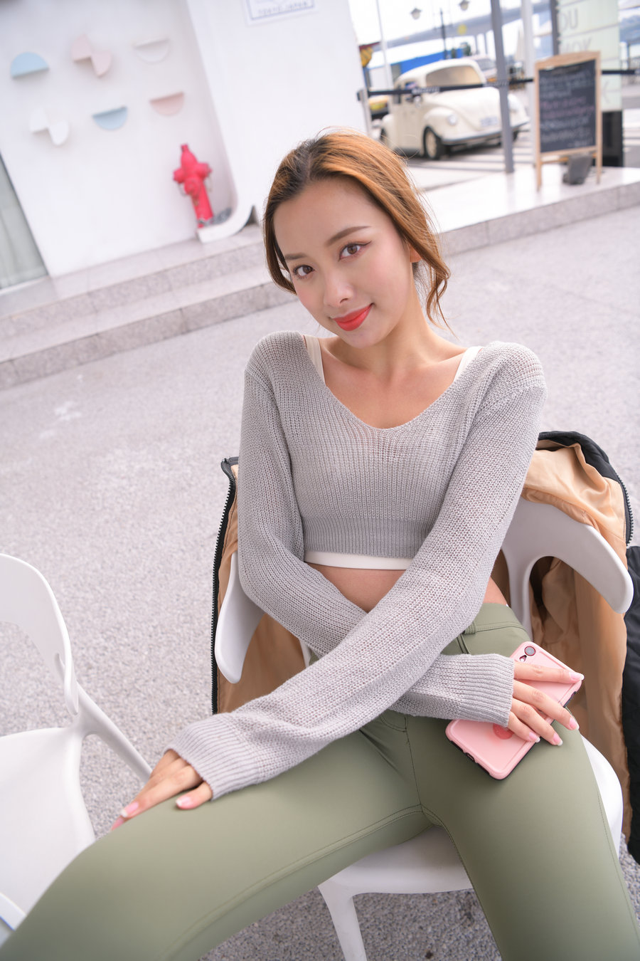 图片[2]-非常可爱的瑜伽裤女孩坐在凳子上 J1520 998P1V-26.5GB-喵咪图库
