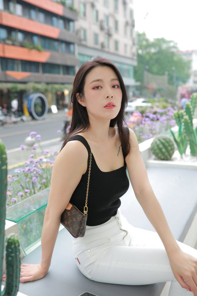 图片[1]-非常漂亮的白色紧身裤女孩J2055 895P2V-24.5GB-喵咪图库