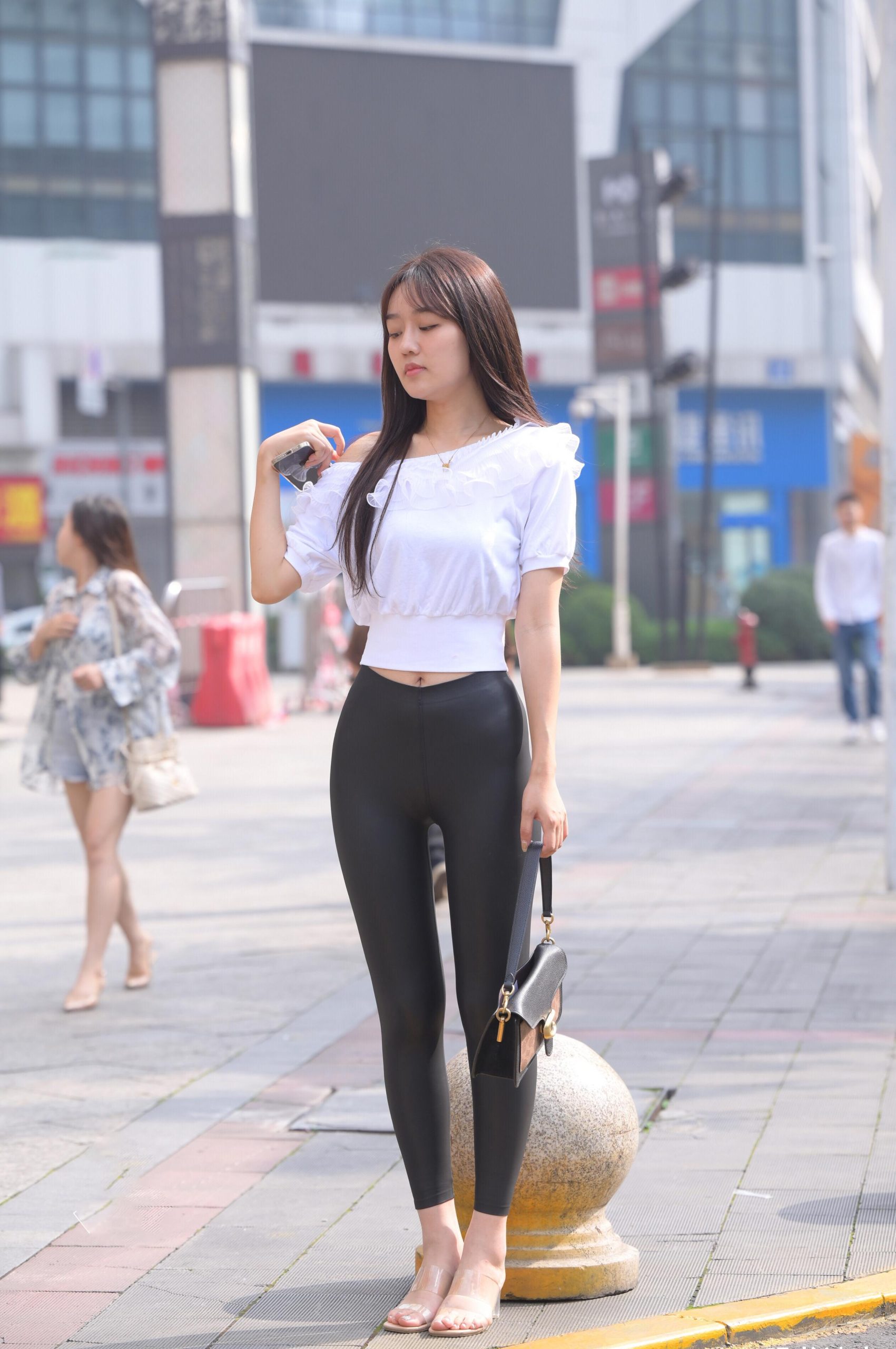 图片[4]-笑容非常甜美且治愈的皮裤女孩 J1945 751P1V-22.1GB-喵咪图库