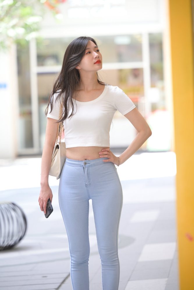 图片[2]-正在逛街的紧身牛仔裤女孩J1815 1112P1V-30.2GB-喵咪图库