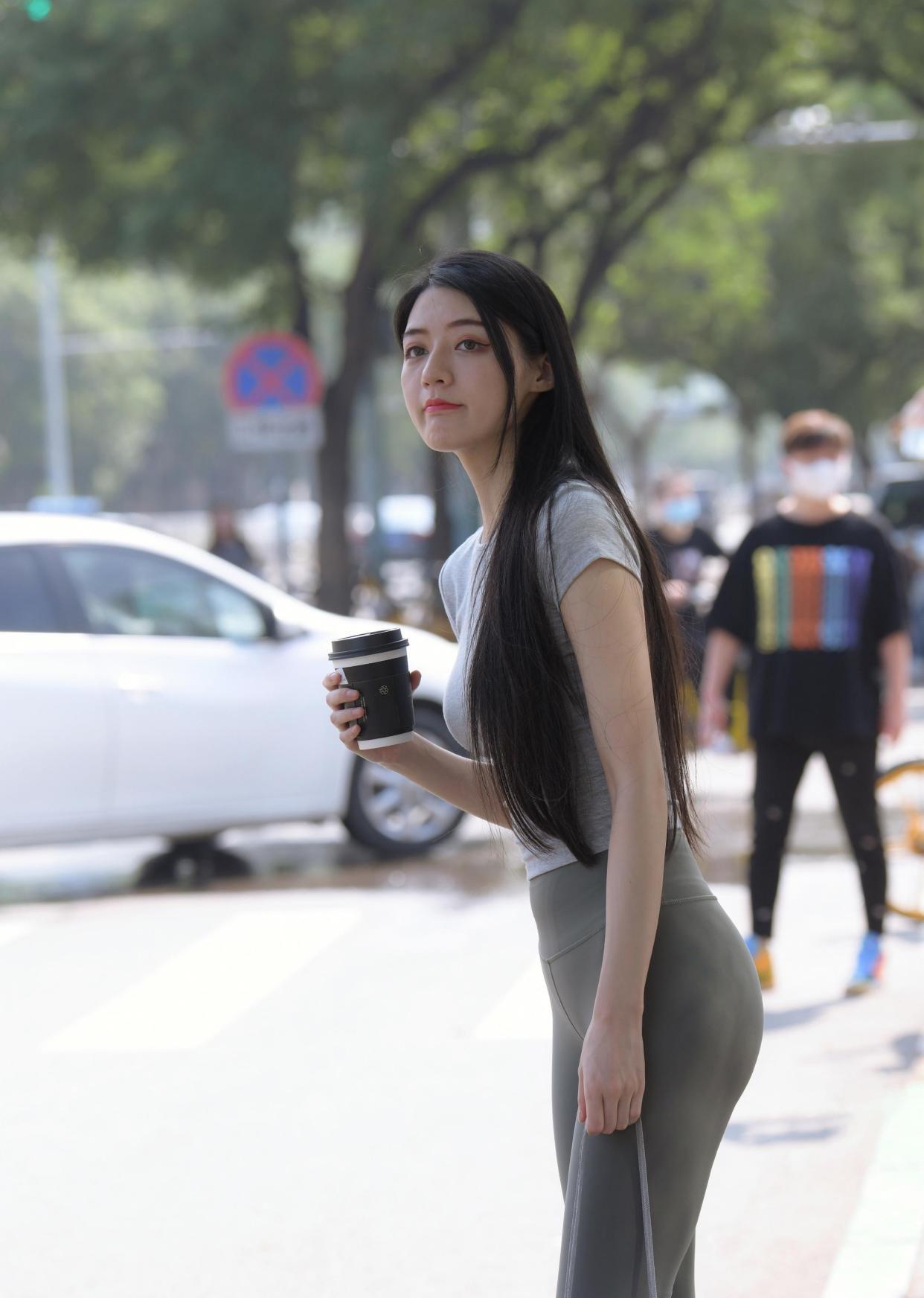 图片[3]-在外面逛街的瑜伽裤女孩J2240 449P1V-16.7GB-喵咪图库