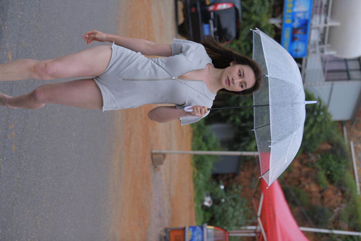 图片[5]-阴雨天在海边骑车的长发女人【156P】00044-喵咪图库