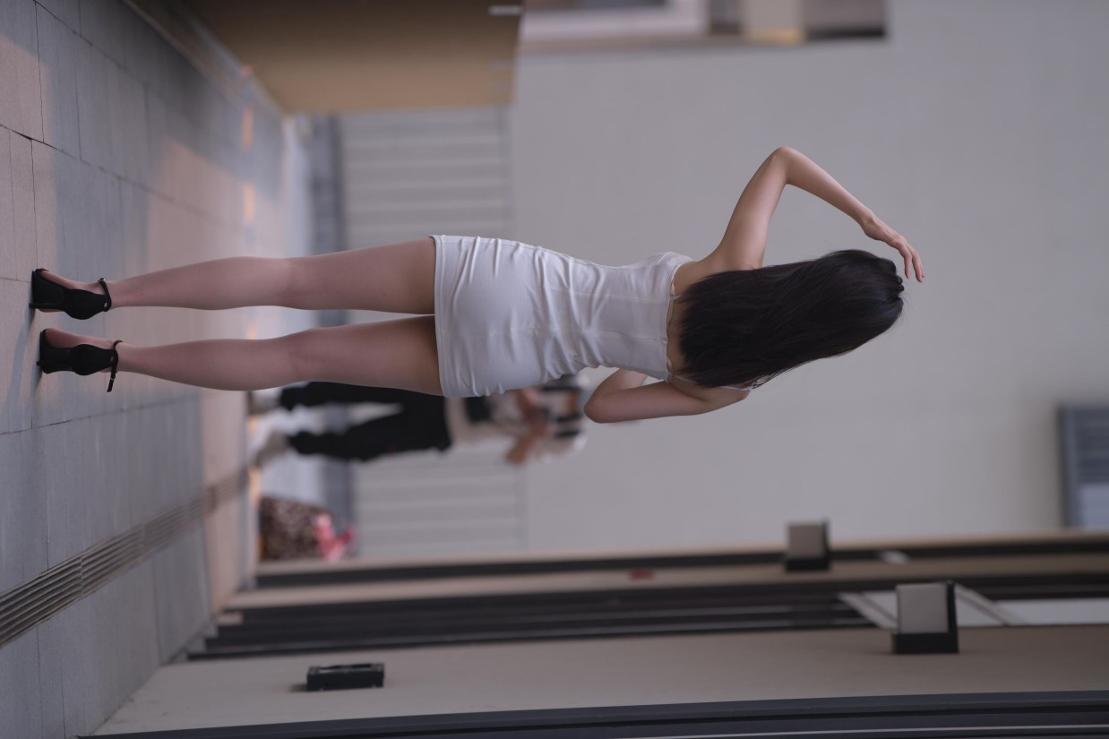 图片[4]-长发女孩紧身短裙特别显身材【245P】00040-喵咪图库