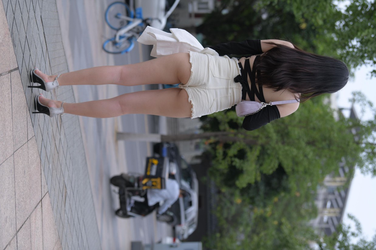 图片[5]-白色短裤的女生笑的很开心【177P】00035-喵咪图库