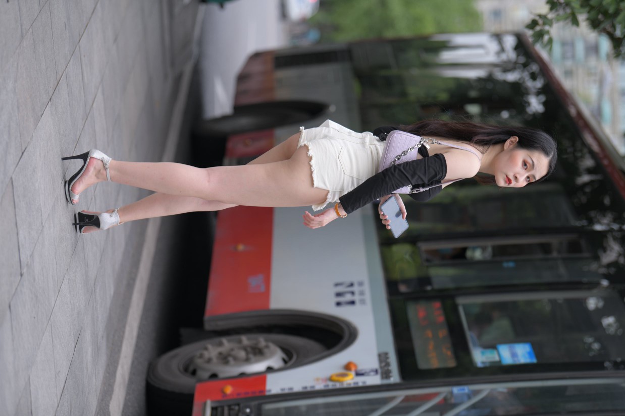 图片[3]-长发飘飘的白色热裤美丽女孩【49P】00029-喵咪图库
