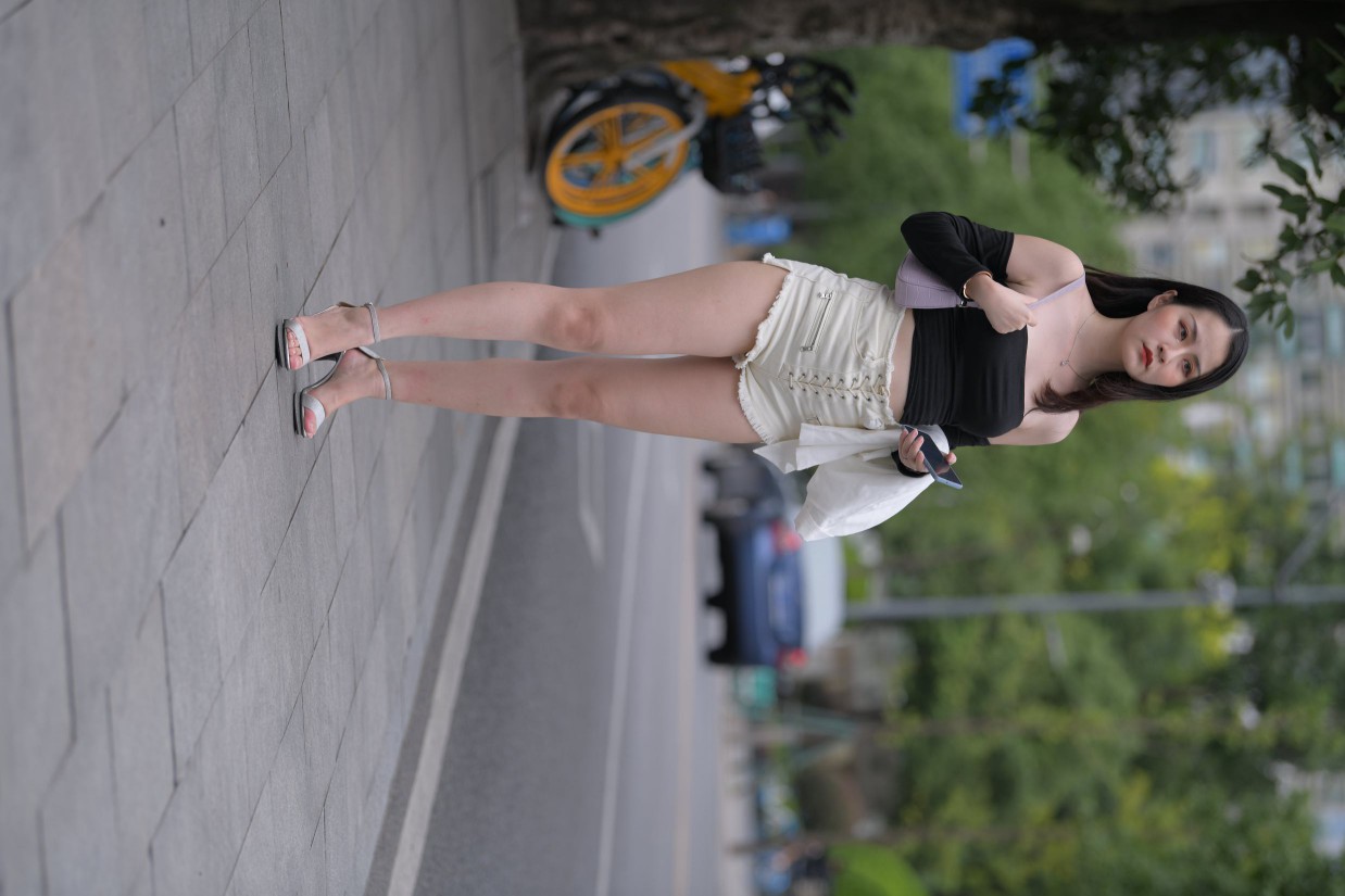 图片[4]-长发飘飘的白色热裤美丽女孩【49P】00029-喵咪图库