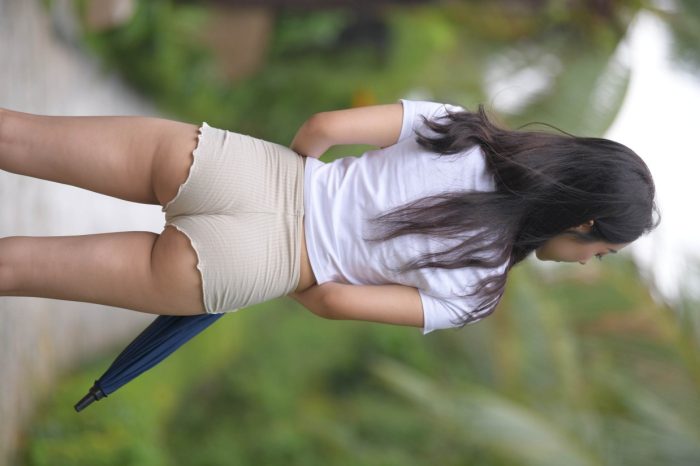 在郊外的长发热裤姑娘【388P】00022-喵咪图库