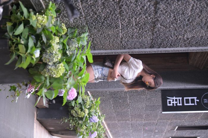 戴太阳镜的牛仔短裤紧身牛仔MM【167P】00021-喵咪图库