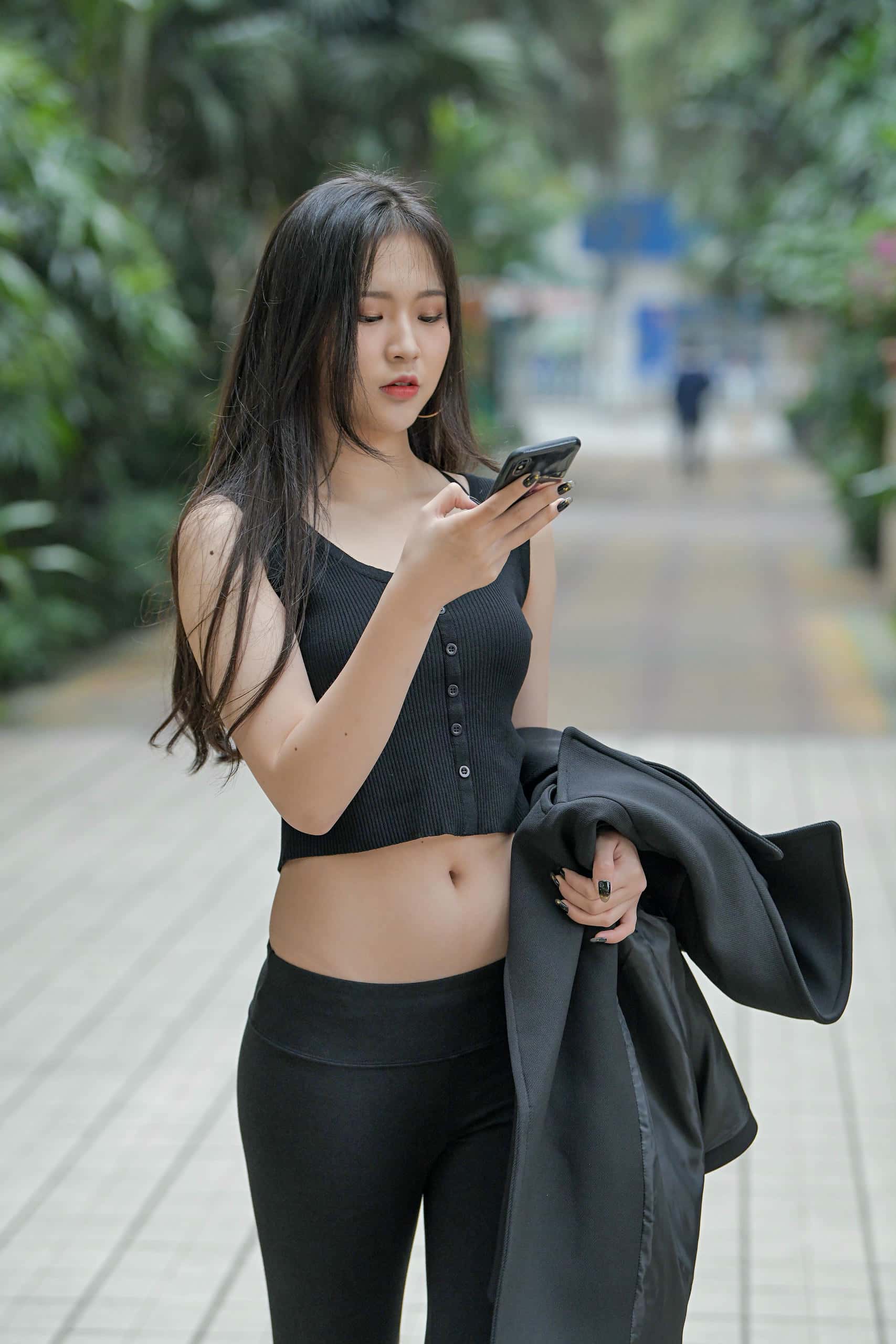 图片[5]-喝奶茶的黑色瑜伽裤长发姑娘【376P】00055-喵咪图库