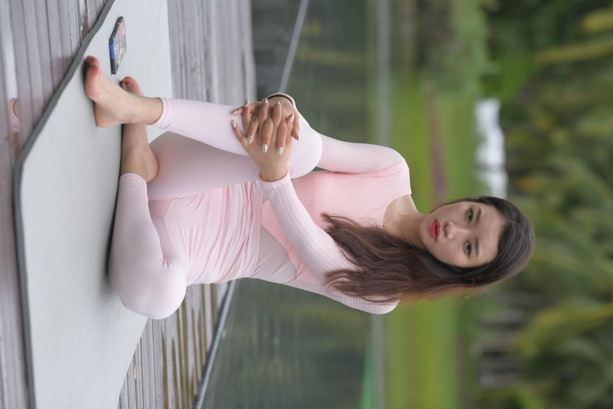 图片[7]-很漂亮眼睛也很大的白色瑜伽裤女孩【249P】00063-喵咪图库