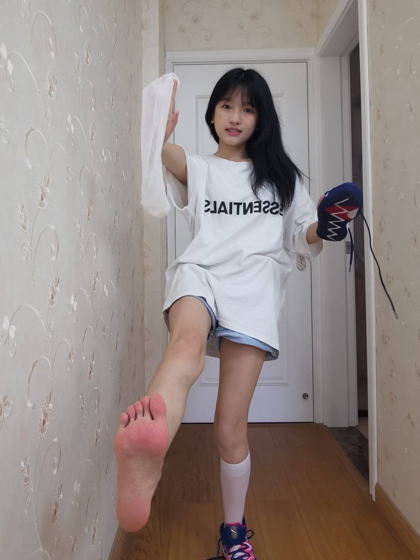 图片[1]-调皮的白袜女孩【149P】20017-喵咪图库