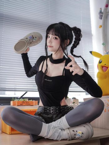图片[10]-牛仔热裤+灰丝姑娘玩自拍-喵咪图库