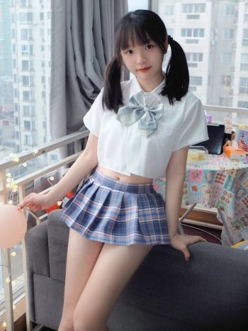 图片[7]-网格丝袜的清纯双马尾小姑娘-喵咪图库