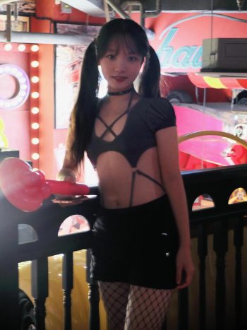 图片[2]-网格丝袜的清纯双马尾小姑娘-喵咪图库