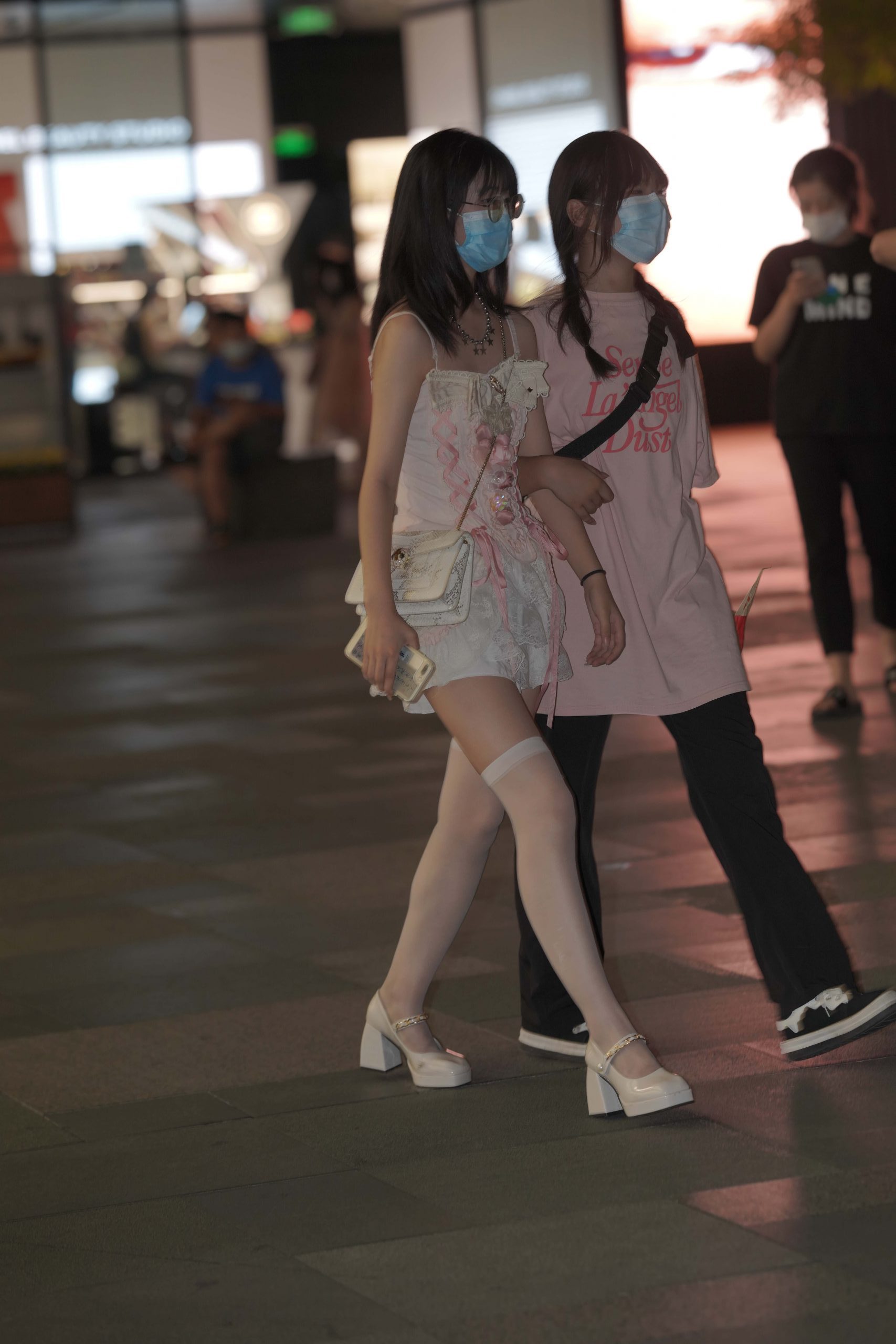 图片[2]-正在逛街的粉色连衣裙妹子【76P】YA6443-喵咪图库