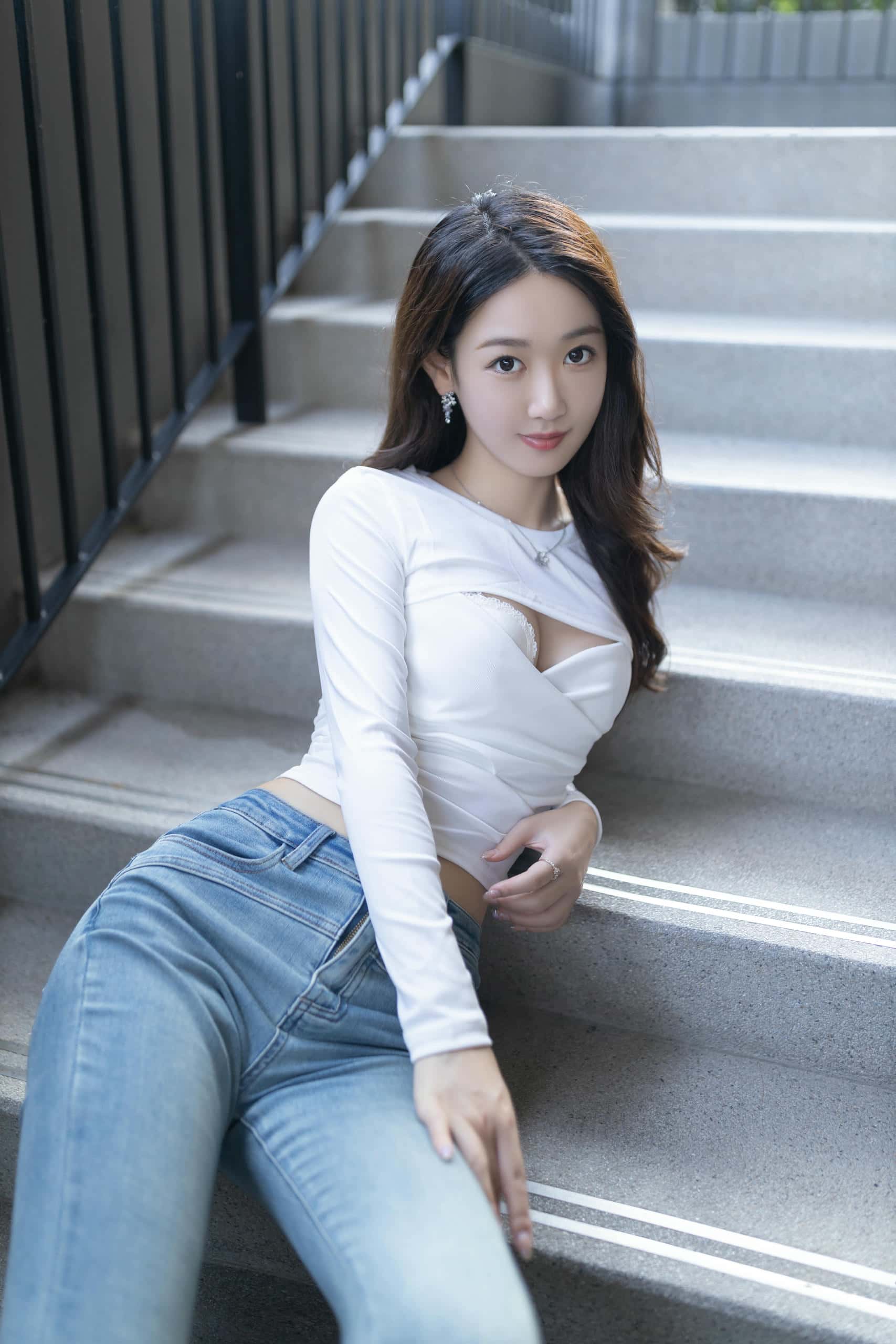 图片[1]-唐安琪 – 户外牛仔裤写真 【40P】P25226-喵咪图库