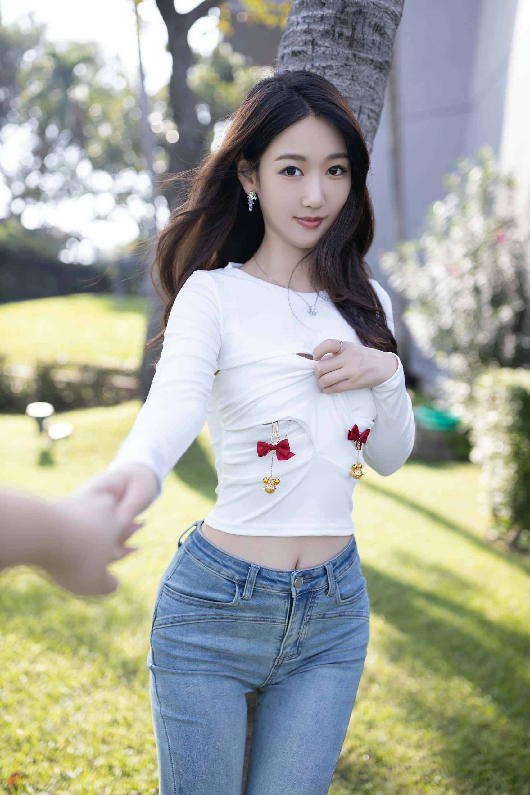 图片[4]-唐安琪 – 户外牛仔裤写真 【40P】P25226-喵咪图库
