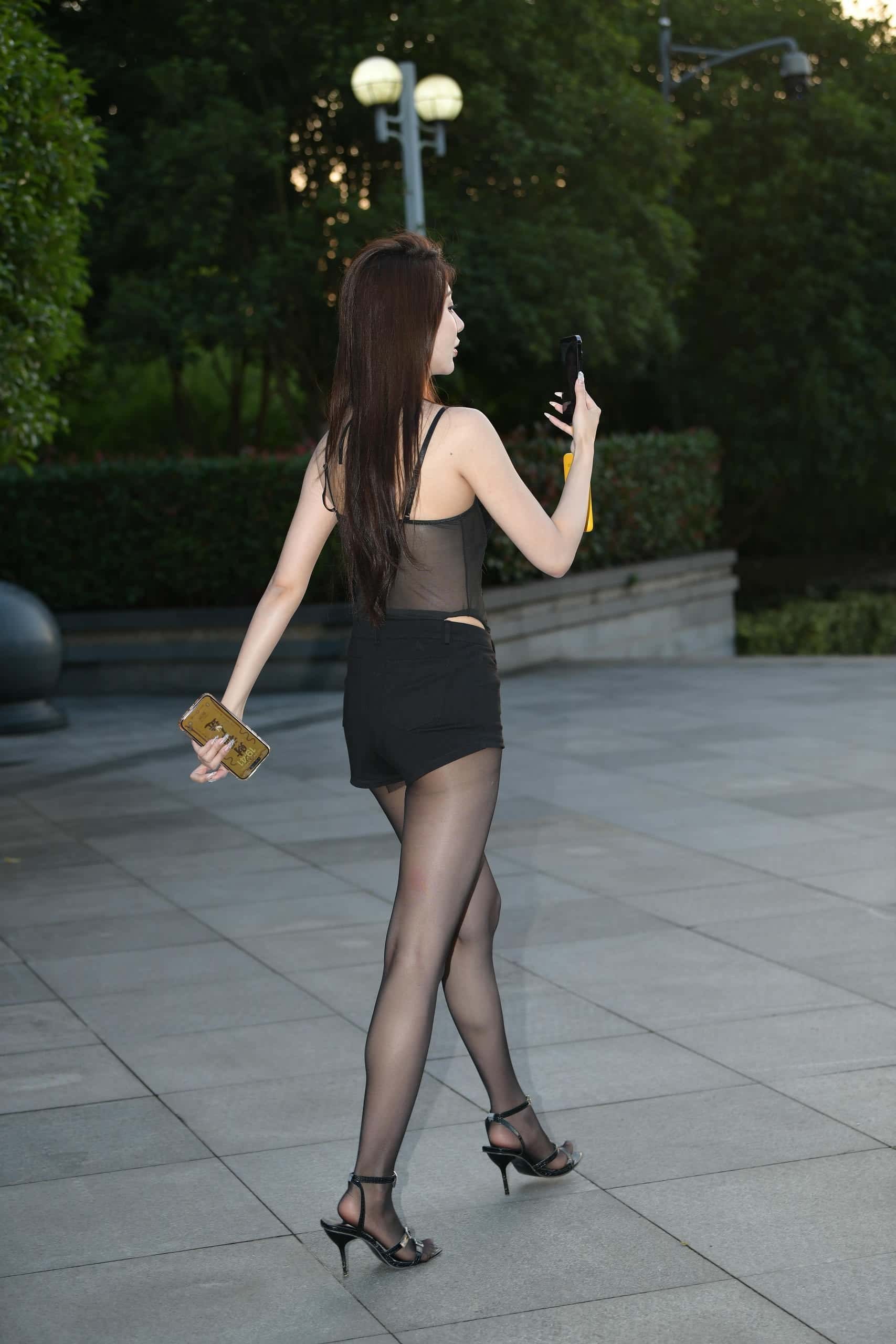 图片[4]-黑丝热裤透色上衣女孩【73P】J7833-喵咪图库