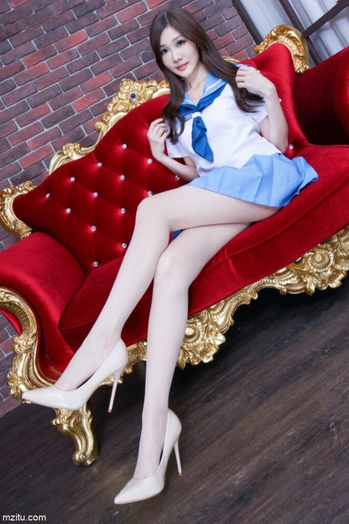 成熟迷人的美少妇，美腿纤细白皙真性感-喵咪图库