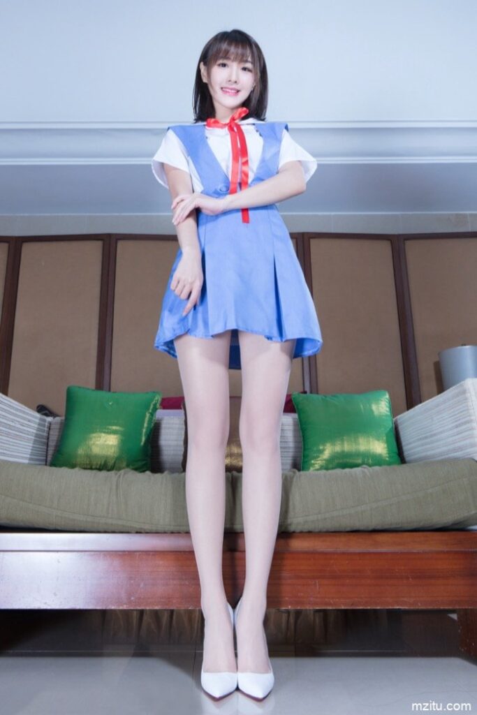 台湾妹子好甜美，一双大白腿让人移不开眼！-喵咪图库