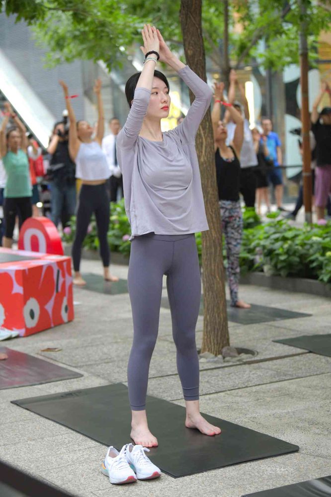 做瑜伽的小女人【75P】04023-喵咪图库