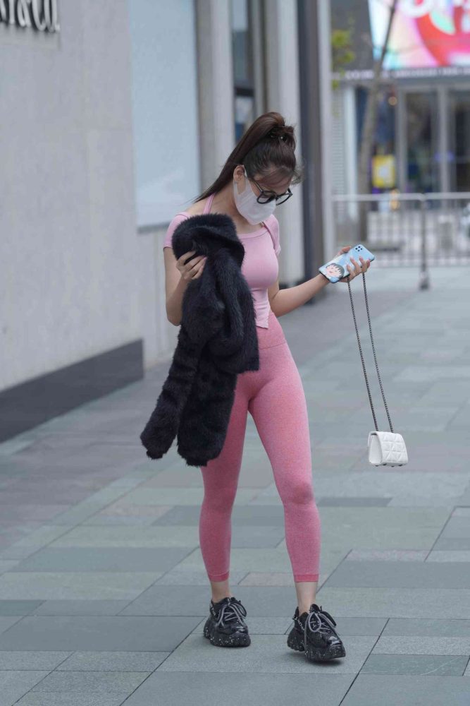 粉红色瑜伽裤的眼镜妹妹【93P】04019-喵咪图库