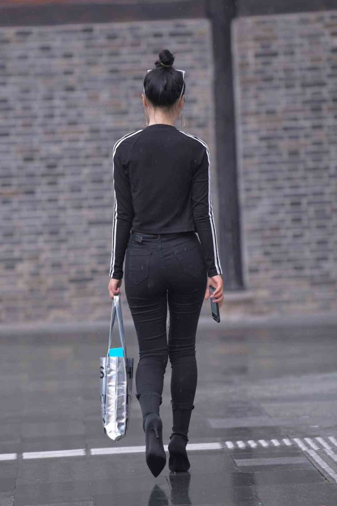 【免费】酷酷的紧身牛仔裤女人【7P】04038-喵咪图库