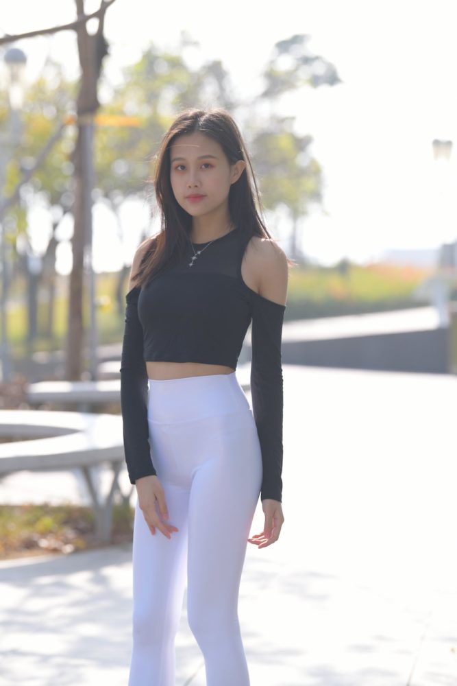 穿紧身白裤的端庄女孩 J1436 674P1V-22.2GB-喵咪图库