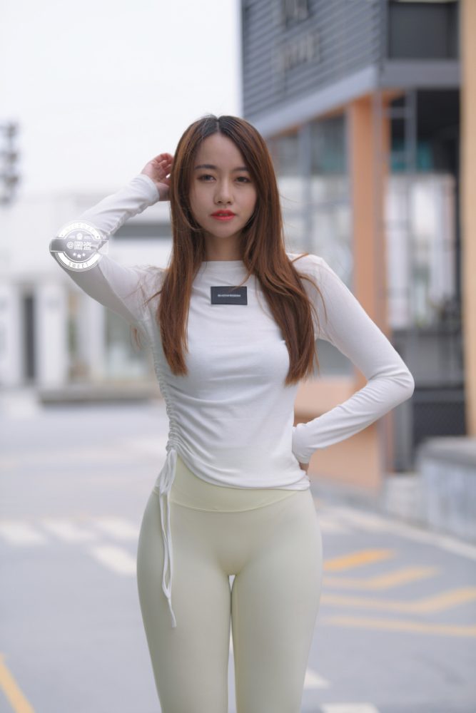 漂亮的白色瑜伽裤女孩 J1441 696P1V-21.4GB-喵咪图库