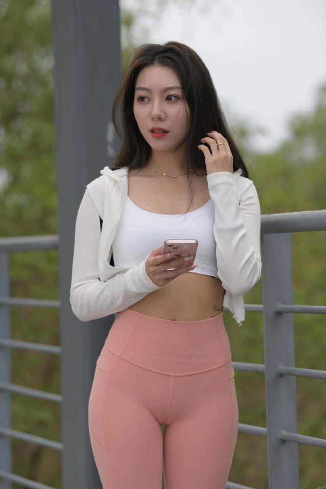 粉色瑜伽裤长发女孩【673P】J3373-喵咪图库