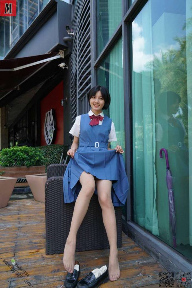 一副学生模样的短发姑娘【112P】20023-喵咪图库