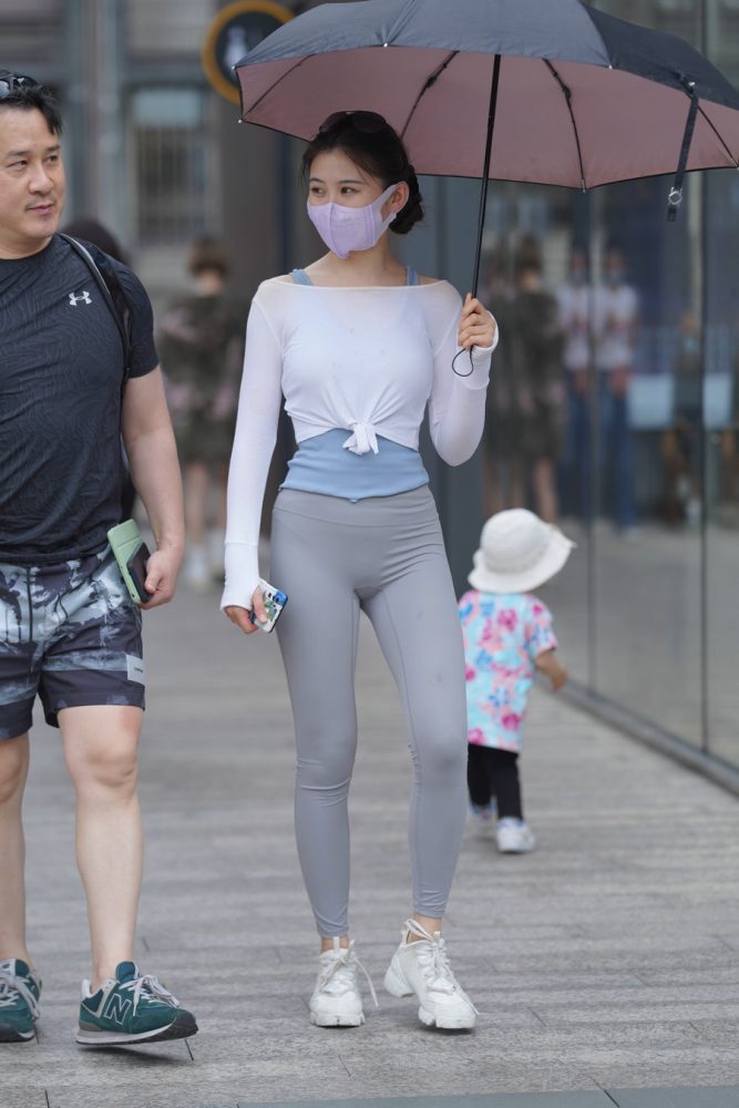 街拍逛街的瑜伽裤小女人  J2874 36P-469MB-喵咪图库