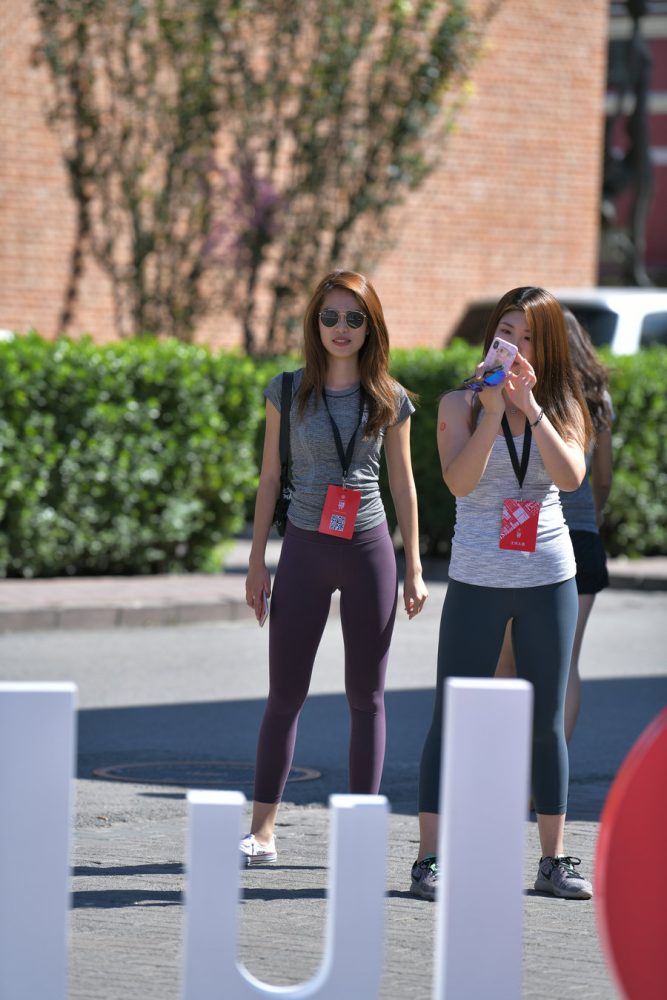 紫色瑜伽裤墨镜导游J4604 27P-336MB-喵咪图库