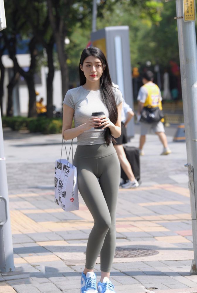 在外面逛街的瑜伽裤女孩J2240 449P1V-16.7GB-喵咪图库