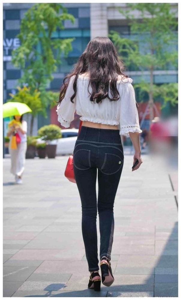 紧身牛仔裤卷发姑娘 J1726 103P-2.28GB-喵咪图库