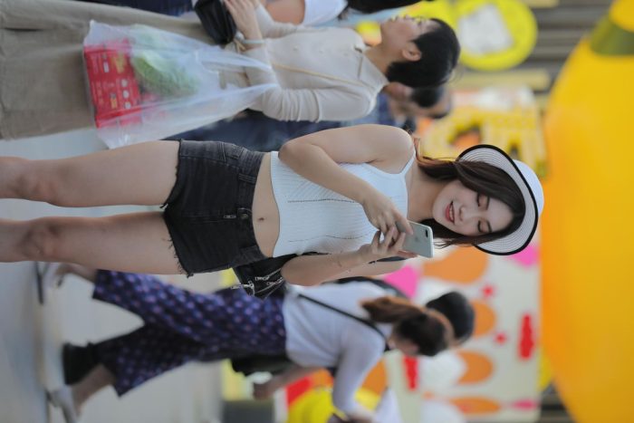 非常时尚阳光的牛仔热裤女孩【808P】00064-喵咪图库