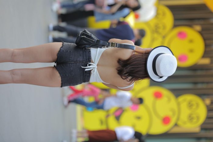 非常时尚阳光的牛仔热裤女孩【808P】00064-喵咪图库