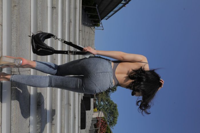 漂亮的紧身牛仔裤长发女孩【474P】00059-喵咪图库