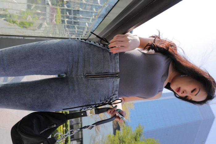 漂亮的紧身牛仔裤长发女孩【474P】00059-喵咪图库